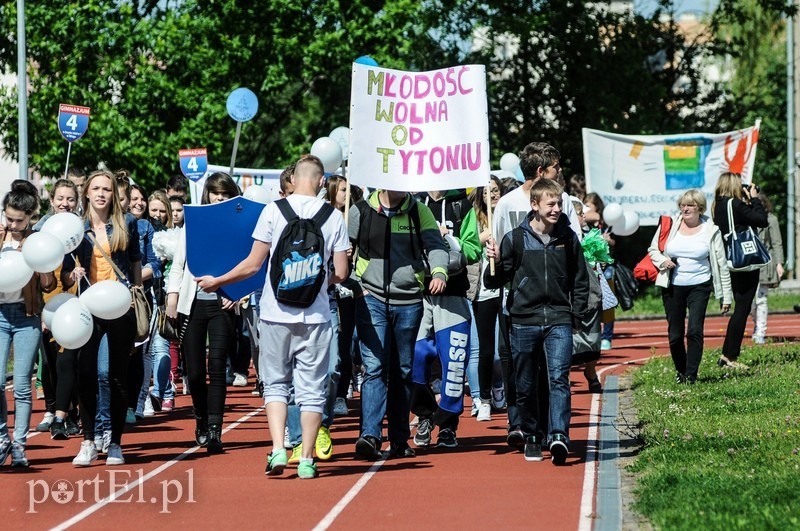 Ta młodzież nie chce palić zdjęcie nr 88499