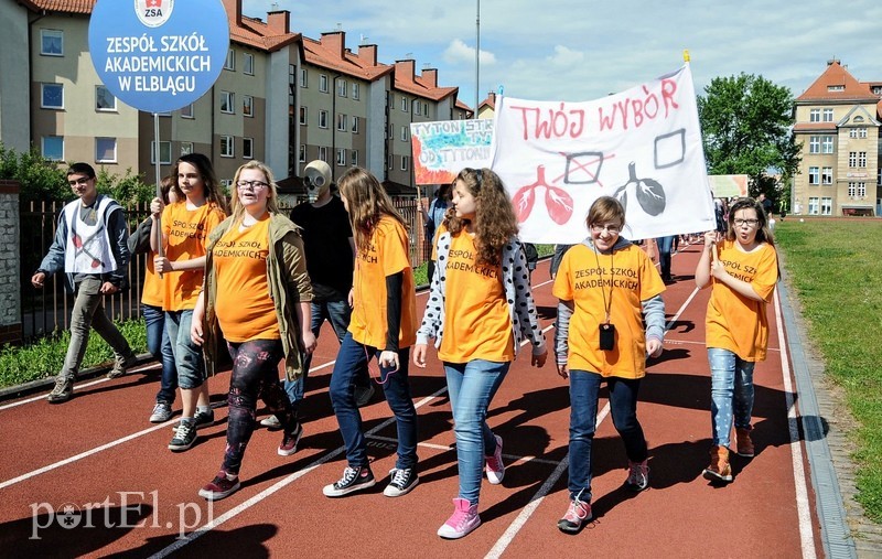 Ta młodzież nie chce palić zdjęcie nr 88516