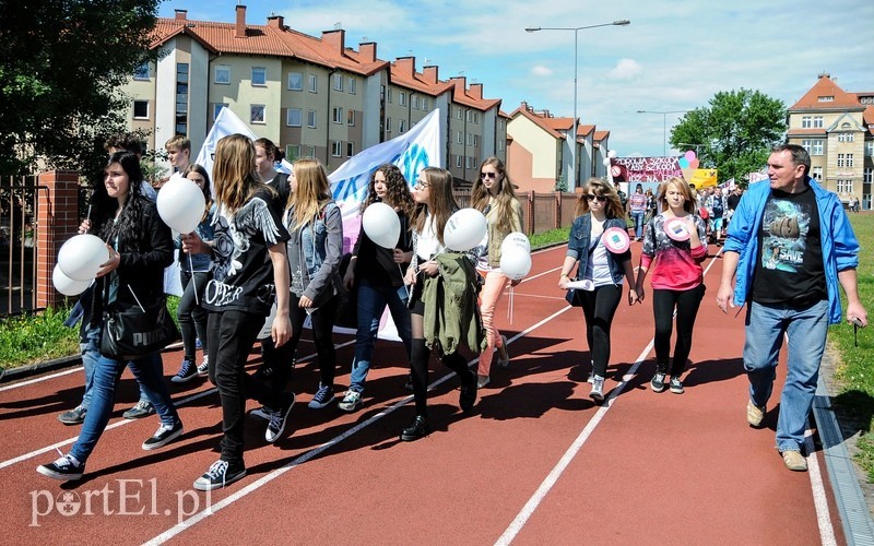 Ta młodzież nie chce palić zdjęcie nr 88504