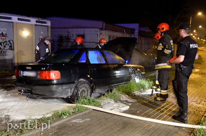 Stawidłowa: pożar dwóch samochodów zdjęcie nr 89024