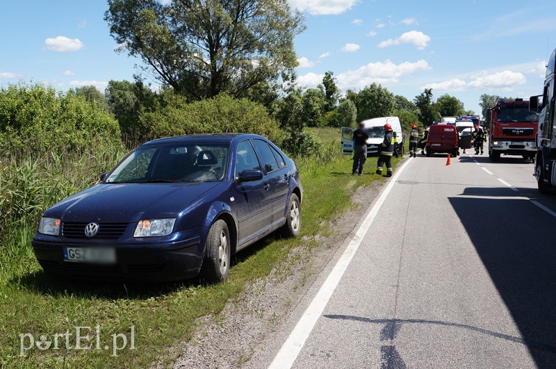 Czołowe zderzenie na drodze nr 22 zdjęcie nr 89736