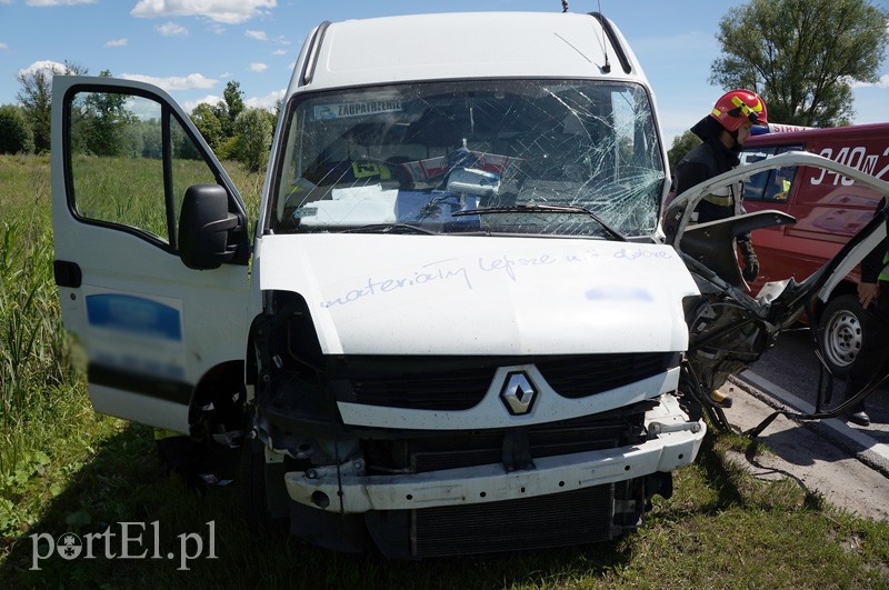 Czołowe zderzenie na drodze nr 22 zdjęcie nr 89735