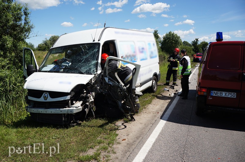 Czołowe zderzenie na drodze nr 22 zdjęcie nr 89733