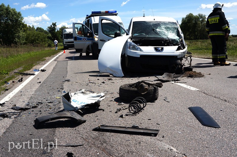 Czołowe zderzenie na drodze nr 22 zdjęcie nr 89731