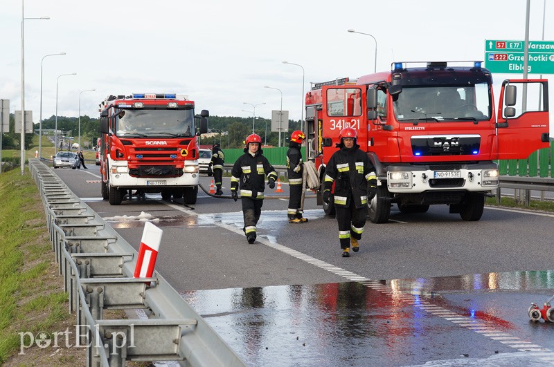 Na obwodnicy spłonęła ciężarówka zdjęcie nr 89759