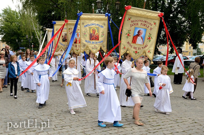 Największa procesja przeszła w centrum Elbląga zdjęcie nr 89845