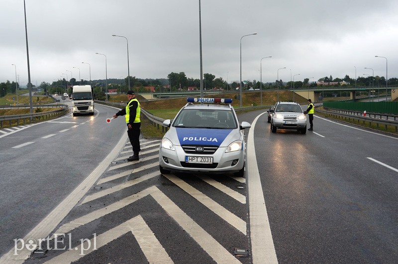 Drogi zalane olejem z uszkodzonego kombajnu zdjęcie nr 90085