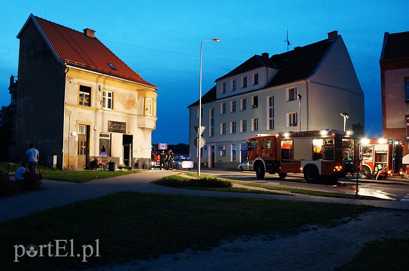 Nocny pożar w zakładzie fryzjerskim zdjęcie nr 90766