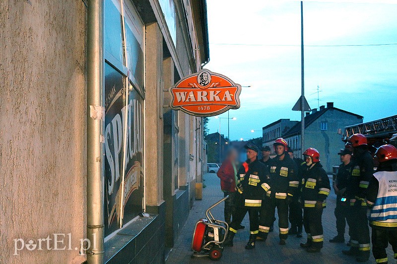 Nocny pożar w zakładzie fryzjerskim zdjęcie nr 90776