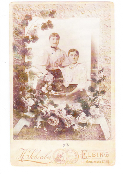 Margrethe miała siostrę, Augustę, która wyszła za mąż za Paula Neumanna. 