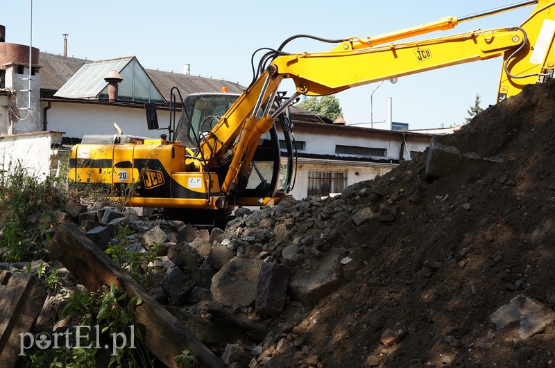 Mur runął na samochód zdjęcie nr 91746