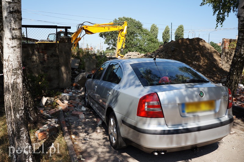 Mur runął na samochód zdjęcie nr 91745