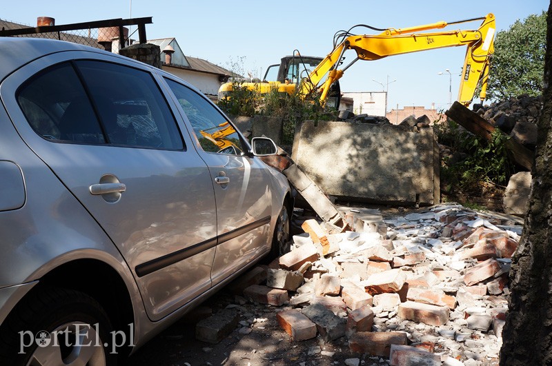 Mur runął na samochód zdjęcie nr 91744
