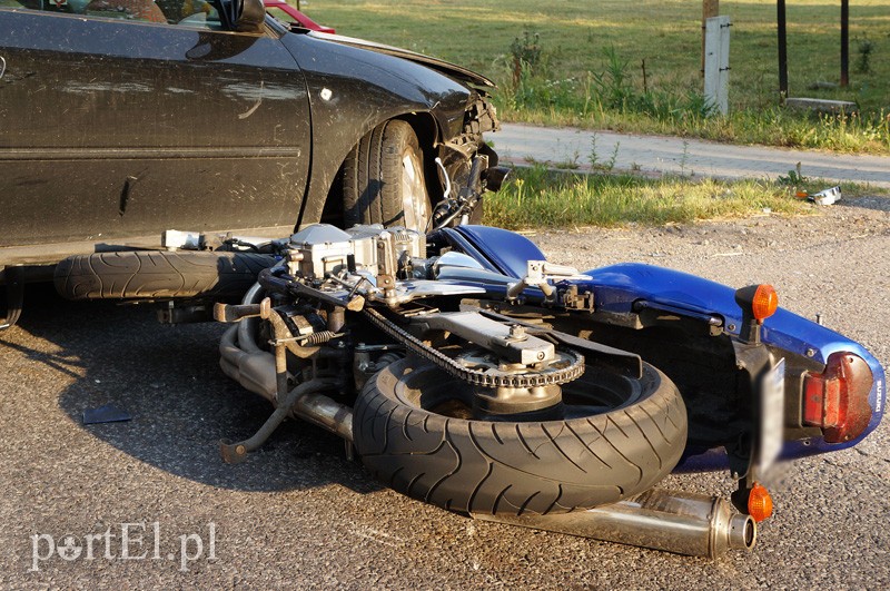 Wypadek w Kazimierzowie: ranny motocyklista w szpitalu zdjęcie nr 91954