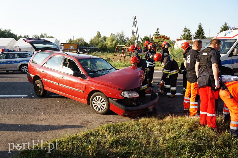 Wypadek w Kazimierzowie. "Siódemka" zablokowana zdjęcie nr 92118