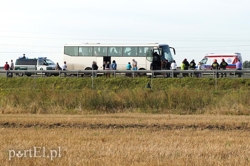 Elbląg S7: autokar uderzył w tył cysterny