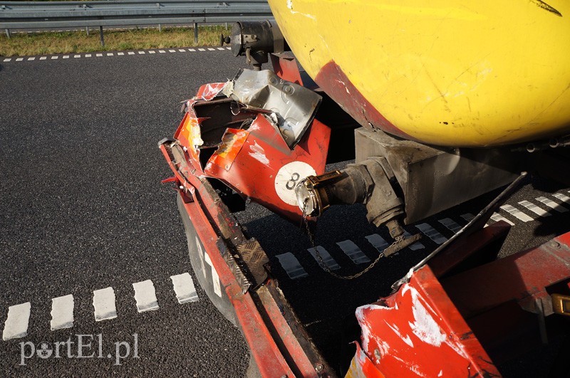 S7: autokar uderzył w tył cysterny zdjęcie nr 92440