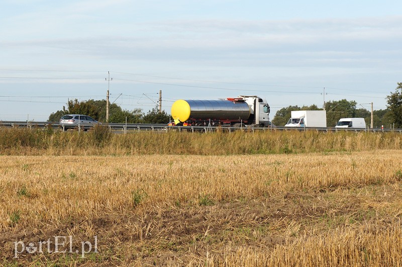 S7: autokar uderzył w tył cysterny zdjęcie nr 92432