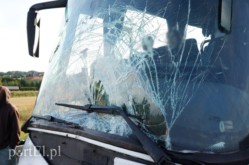 S7: autokar uderzył w tył cysterny zdjęcie nr 92442