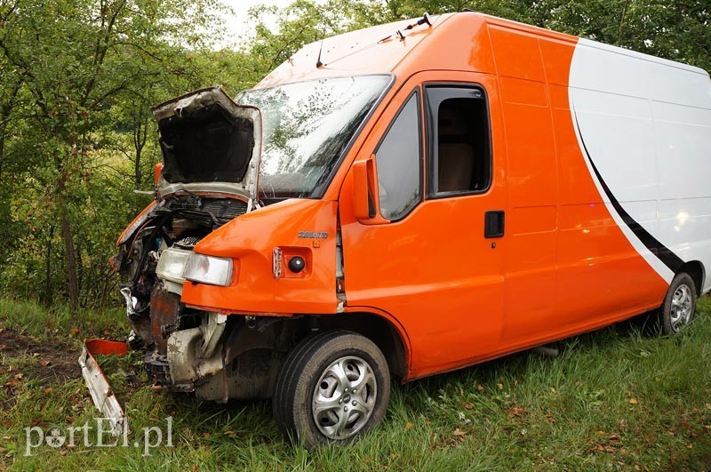 Dąbrowa Kolonia: autem dostawczym w drzewo zdjęcie nr 92504