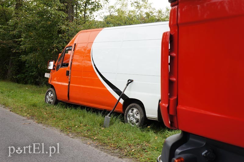 Dąbrowa Kolonia: autem dostawczym w drzewo zdjęcie nr 92503