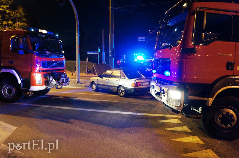 Zderzenie na skrzyżowaniu: jedna osoba w szpitalu zdjęcie nr 93745