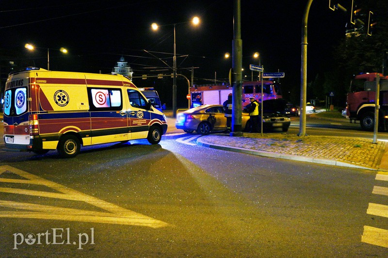 Zderzenie na skrzyżowaniu: jedna osoba w szpitalu zdjęcie nr 93740