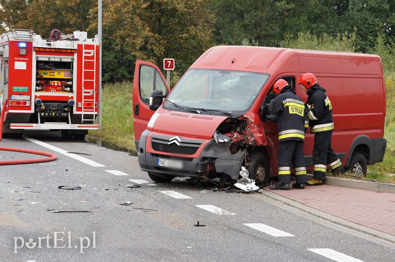Wypadek w Kazimierzowie: dwie osoby w szpitalu zdjęcie nr 93801