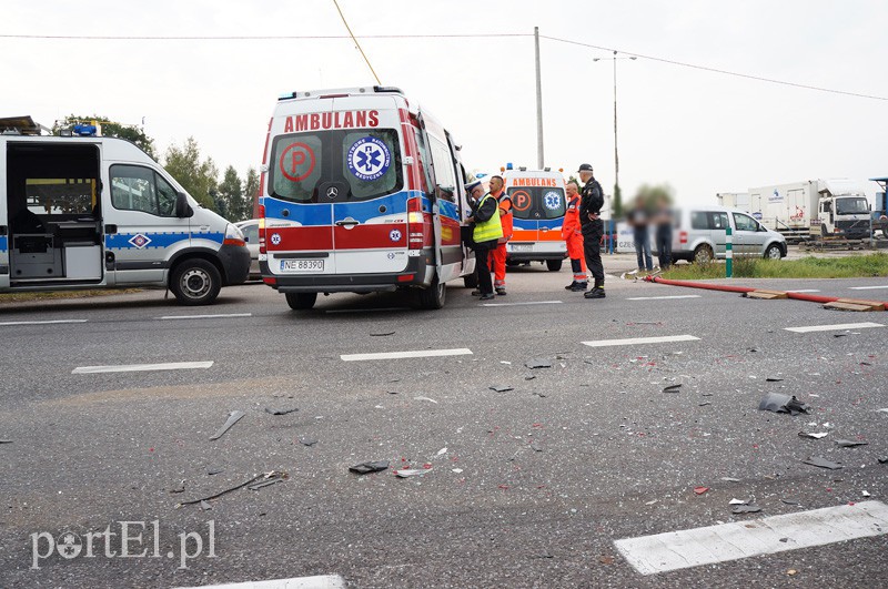 Wypadek w Kazimierzowie: dwie osoby w szpitalu zdjęcie nr 93803