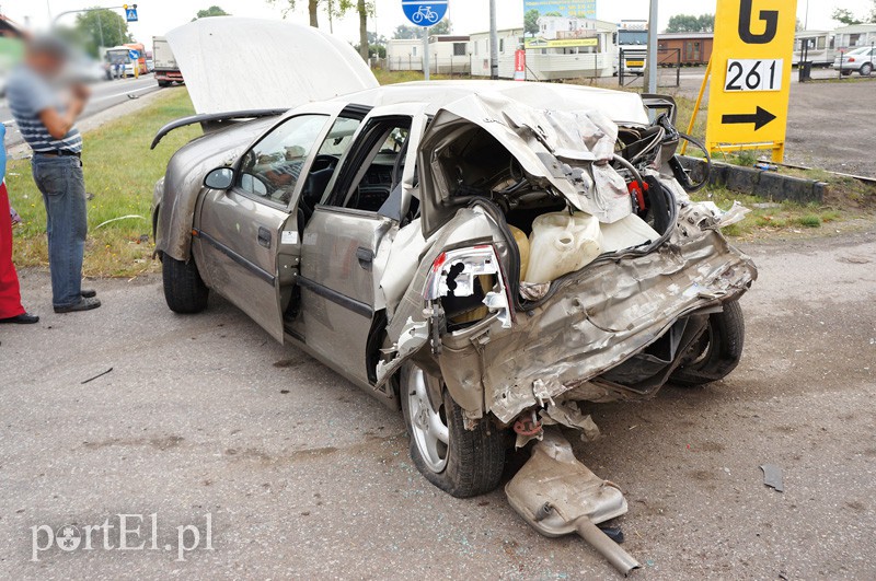 Wypadek w Kazimierzowie: dwie osoby w szpitalu zdjęcie nr 93805