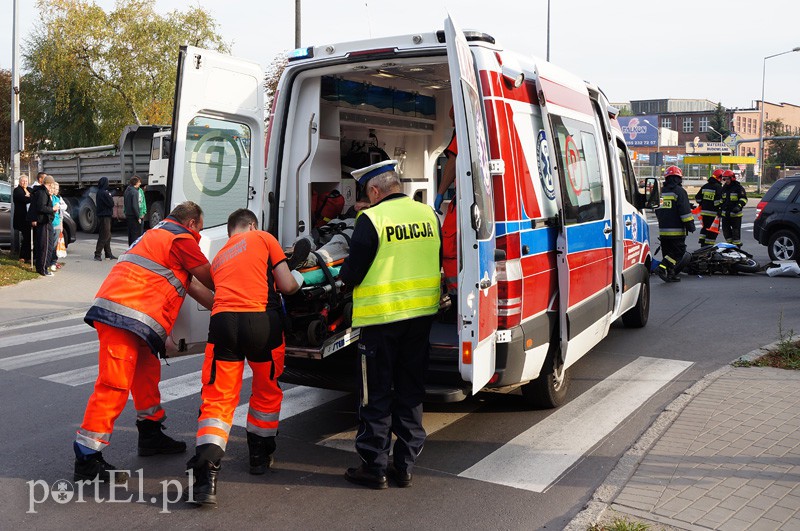 Zderzenie skutera z osobówką. Dwie osoby w szpitalu zdjęcie nr 95156