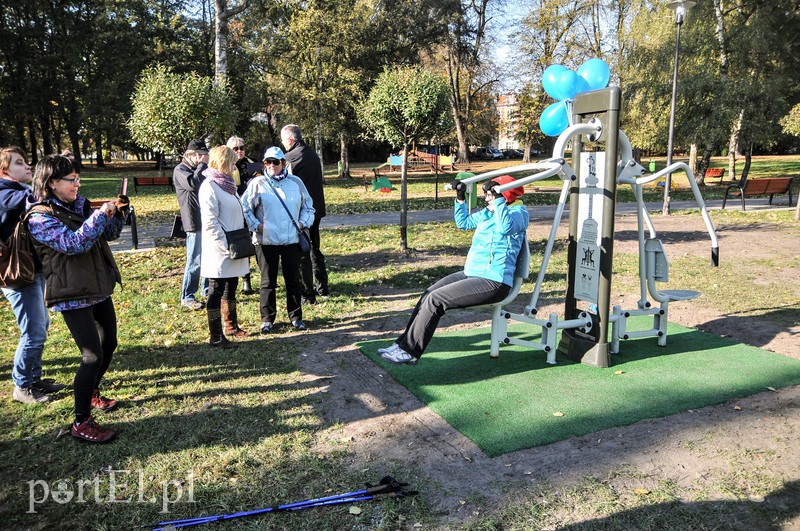 Seniorzy już ćwiczą w Ogrodzie Zdrowia zdjęcie nr 95890