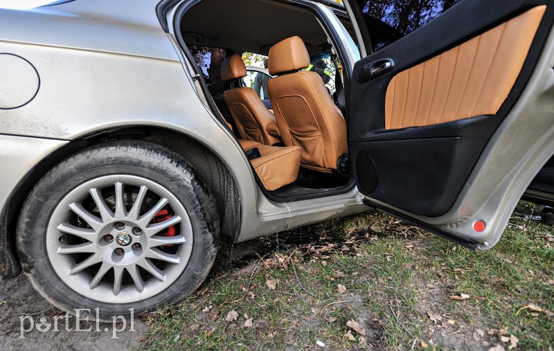 Kierowca Alfy Romeo wjechał do rzeki zdjęcie nr 95989