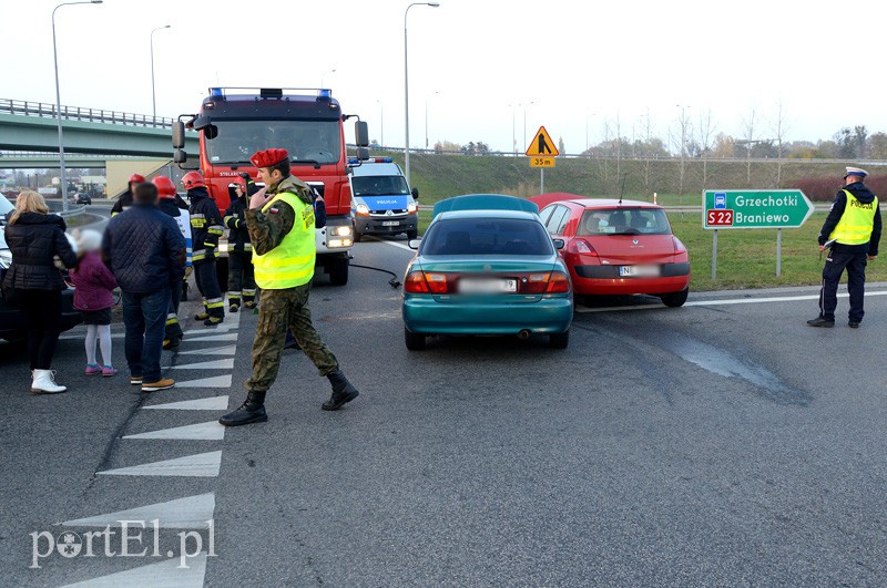 Węzeł Wschód: zderzenie dwóch pojazdów zdjęcie nr 96049