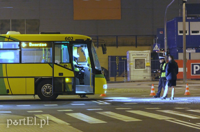 Wjechała pod autobus, trzy osoby ranne zdjęcie nr 96566