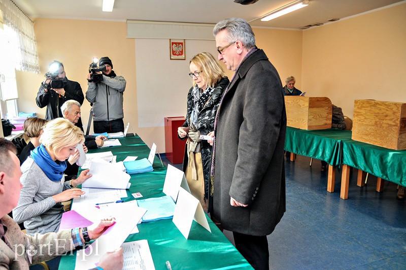 Kandydaci na prezydenta podczas głosowania zdjęcie nr 96739