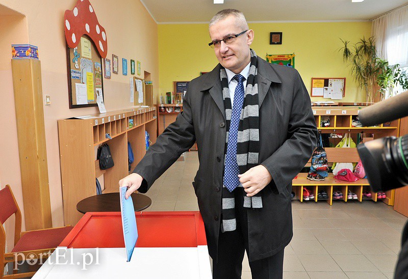 Elbląg Kandydaci na prezydenta podczas głosowania