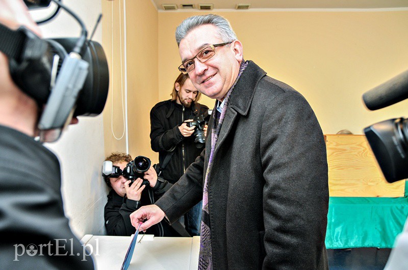 Kandydaci na prezydenta podczas głosowania zdjęcie nr 96740