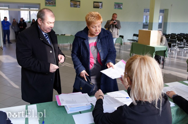 Kandydaci na prezydenta podczas głosowania zdjęcie nr 96745