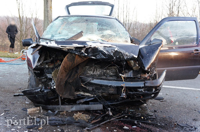 Czołowe zderzenie w Dąbrowie. Siedem osób rannych zdjęcie nr 97049