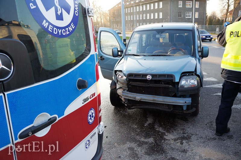 Zderzenie na skrzyżowaniu Łęczycka-Grottgera-Rawska zdjęcie nr 97451