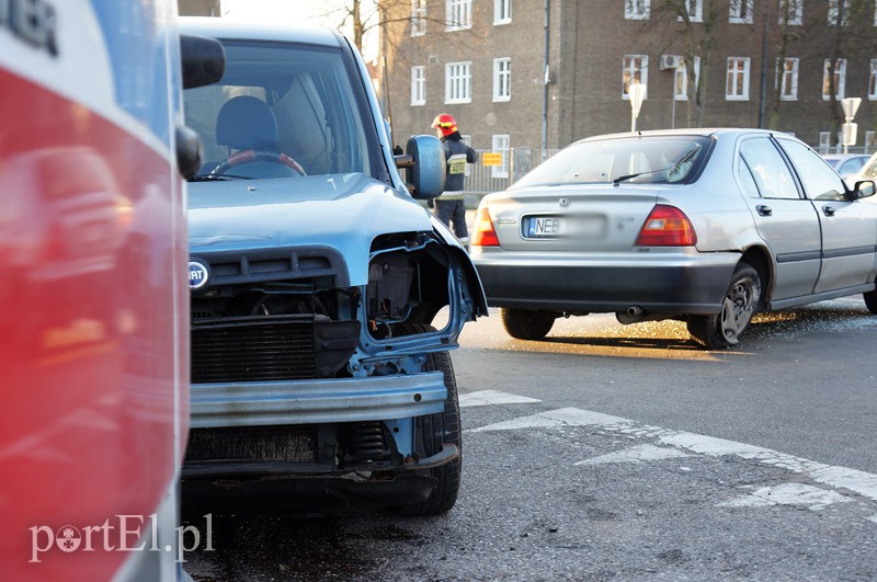 Zderzenie na skrzyżowaniu Łęczycka-Grottgera-Rawska zdjęcie nr 97457