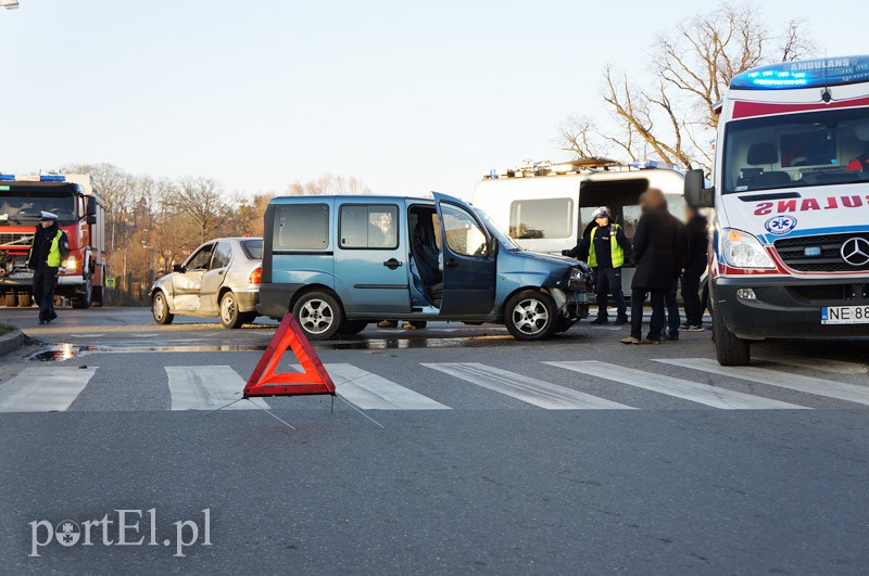 Zderzenie na skrzyżowaniu Łęczycka-Grottgera-Rawska zdjęcie nr 97453