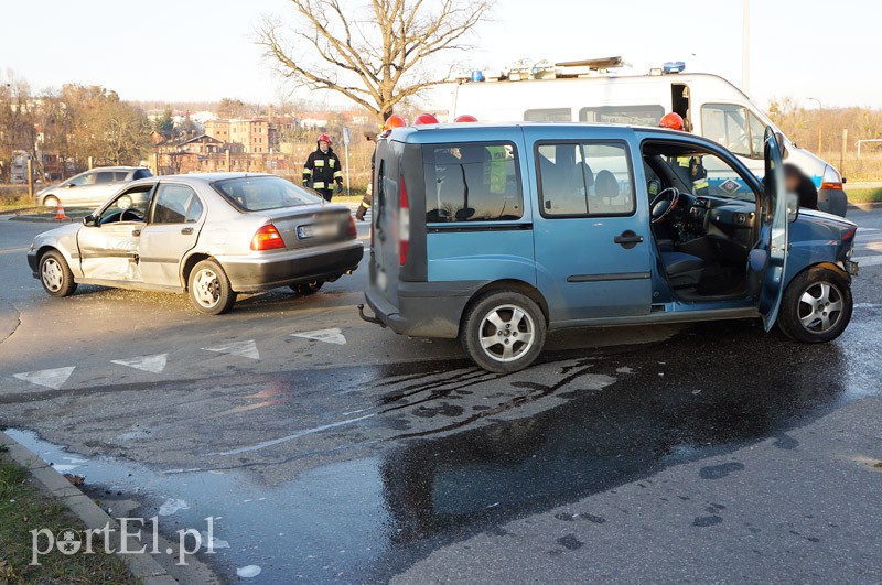Zderzenie na skrzyżowaniu Łęczycka-Grottgera-Rawska zdjęcie nr 97454