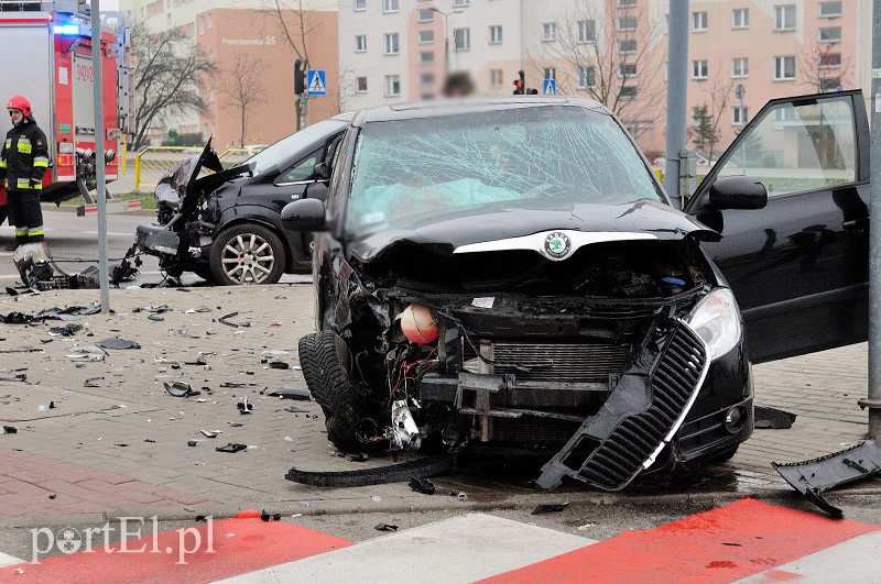 Ogólna-Legionów: wypadek na skrzyżowaniu zdjęcie nr 97635