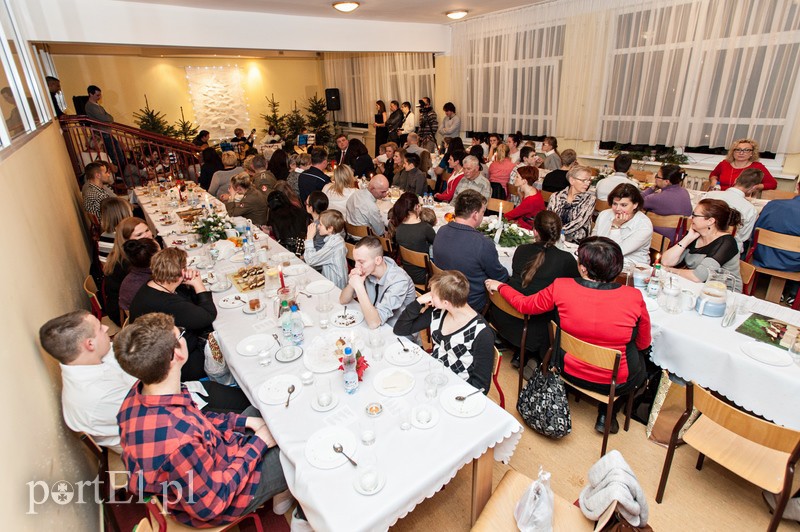 Wszyscy razem przy jednym stole zdjęcie nr 97994