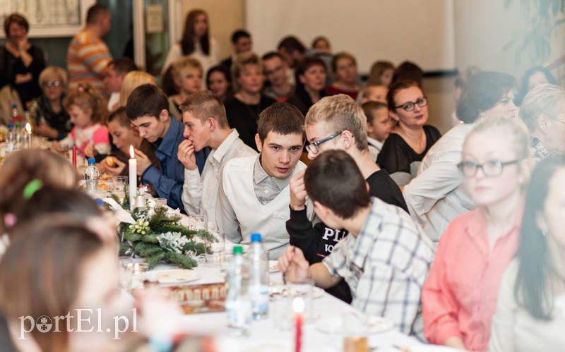 Wszyscy razem przy jednym stole zdjęcie nr 97986