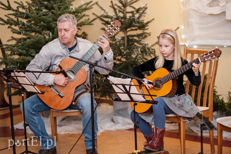 Wszyscy razem przy jednym stole zdjęcie nr 97985