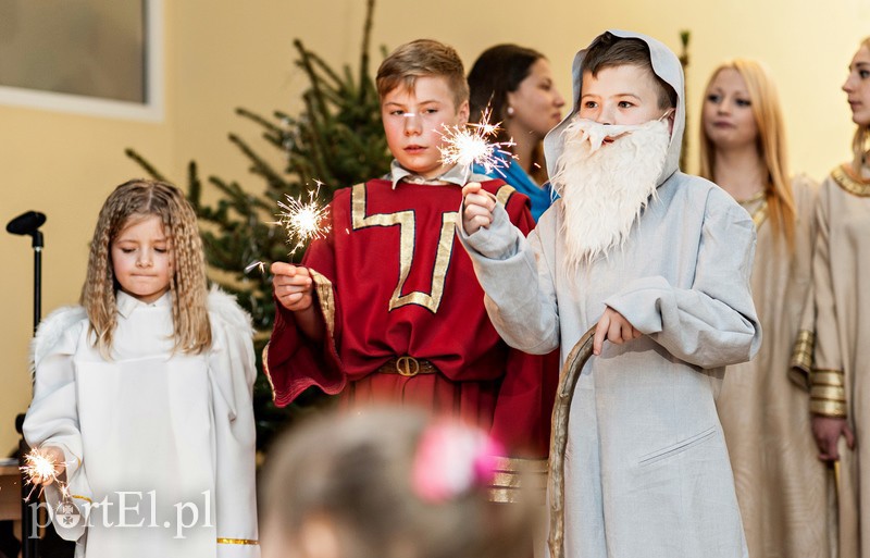 Wszyscy razem przy jednym stole zdjęcie nr 97999