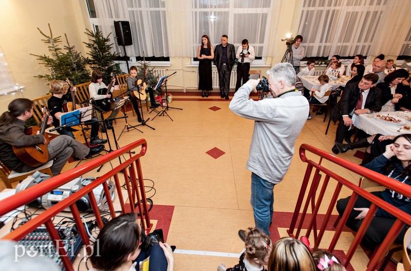 Wszyscy razem przy jednym stole zdjęcie nr 97989